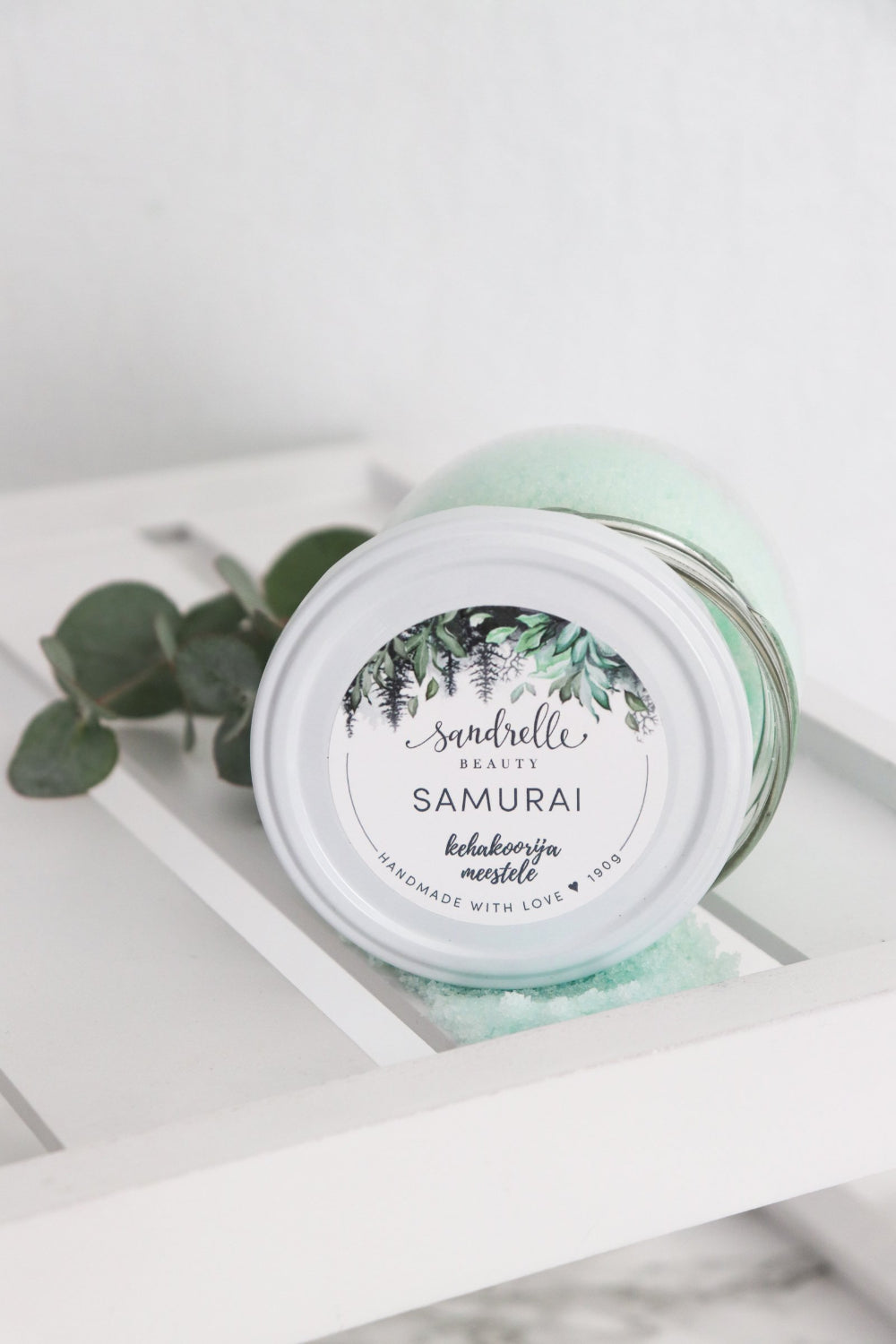 Samurai suhkrutükikestega koorija meestele