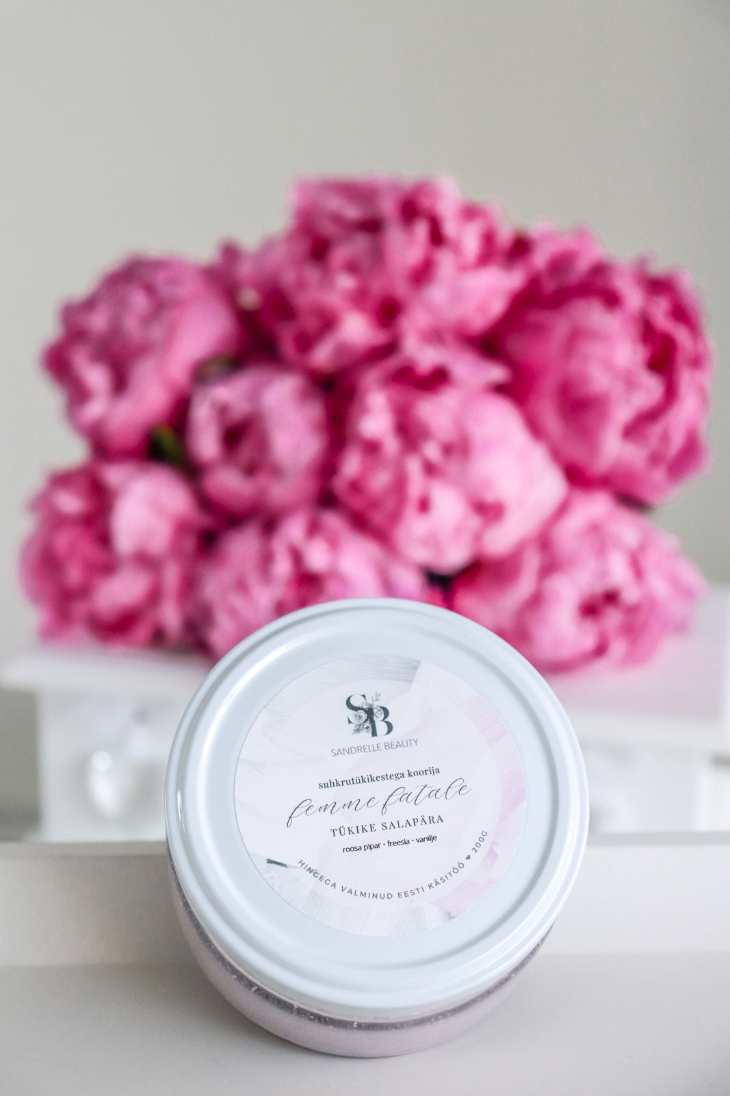 Suhkrutükikestega koorija "Femme Fatale"