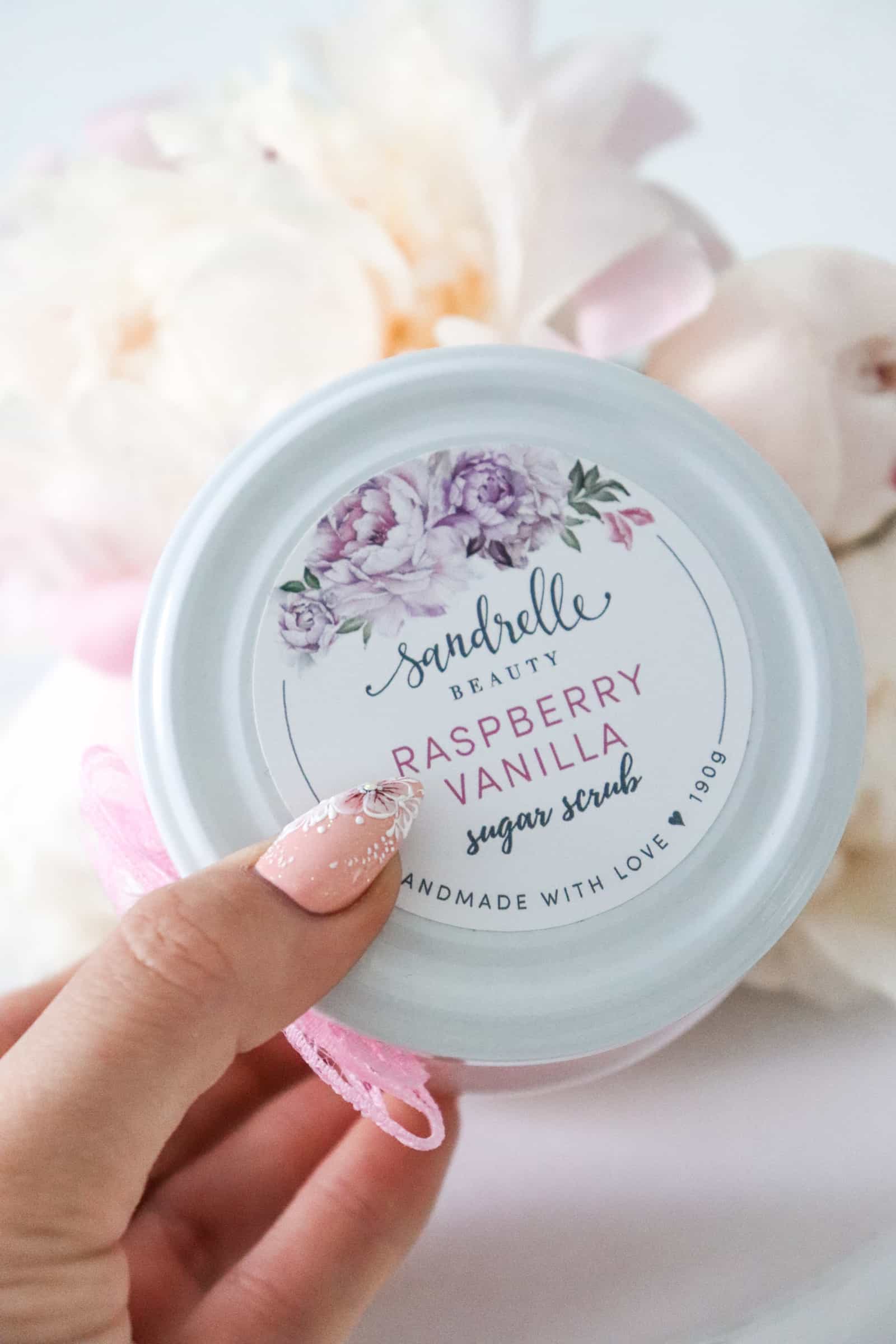 Suhkrutükikestega koorija "Vaarikas & vanilje"